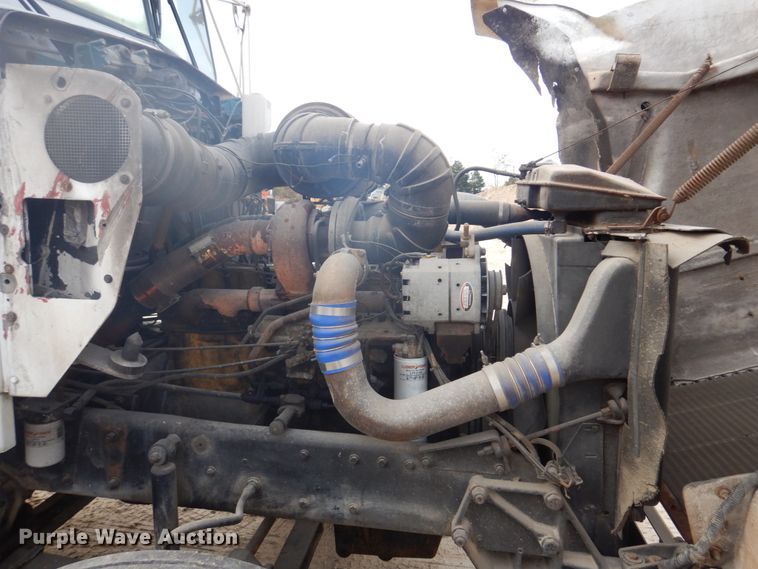 image for item DH8014 1987 Kenworth T800  fertilizer delivery truck