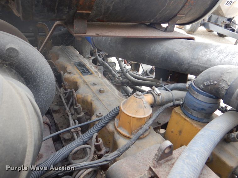 image for item DH8014 1987 Kenworth T800  fertilizer delivery truck