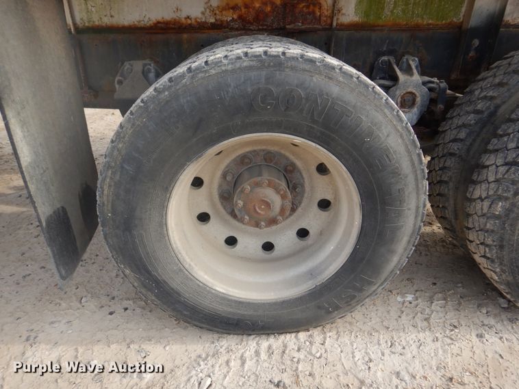 image for item DH8014 1987 Kenworth T800  fertilizer delivery truck