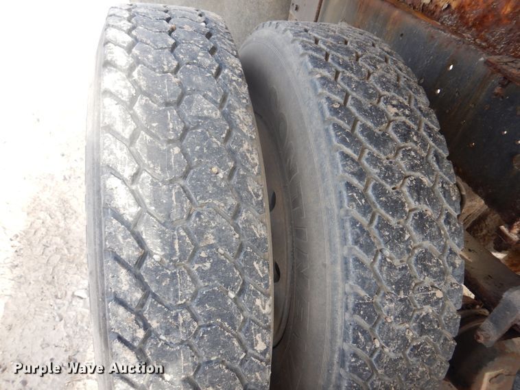 image for item DH8014 1987 Kenworth T800  fertilizer delivery truck