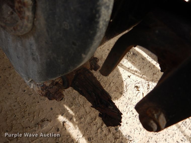 image for item DH8014 1987 Kenworth T800  fertilizer delivery truck