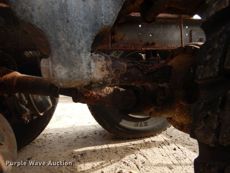 image for item DH8014 1987 Kenworth T800  fertilizer delivery truck