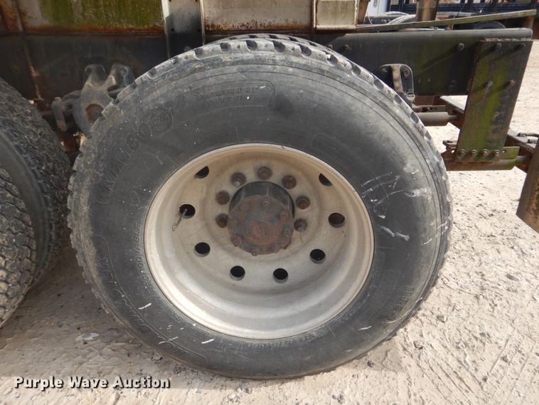 image for item DH8014 1987 Kenworth T800  fertilizer delivery truck