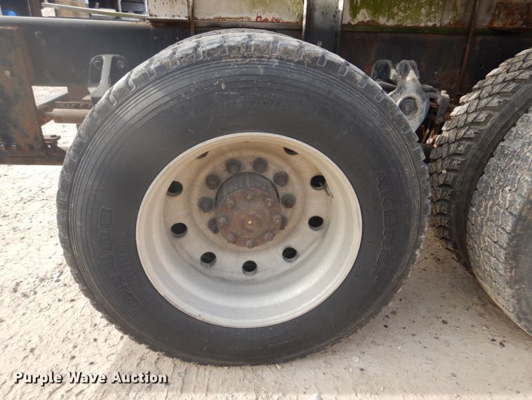 image for item DH8014 1987 Kenworth T800  fertilizer delivery truck