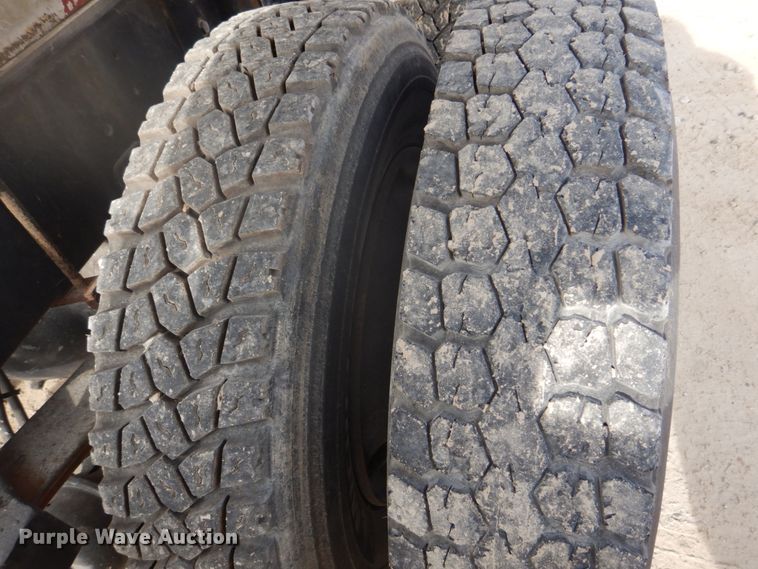 image for item DH8014 1987 Kenworth T800  fertilizer delivery truck