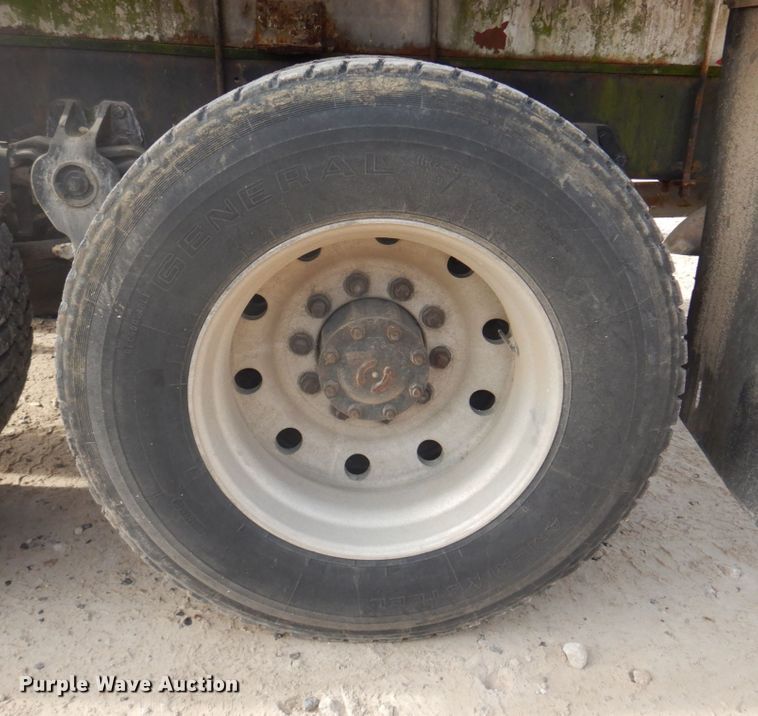 image for item DH8014 1987 Kenworth T800  fertilizer delivery truck