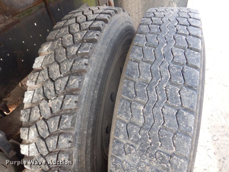 image for item DH8014 1987 Kenworth T800  fertilizer delivery truck