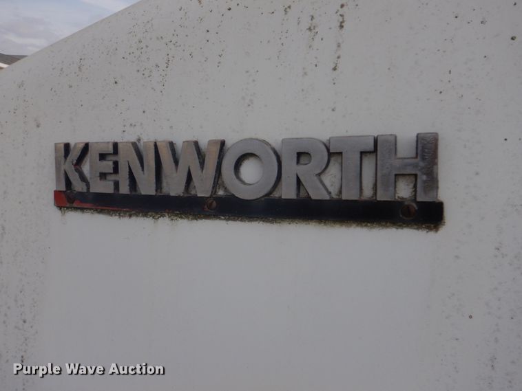 image for item DH8014 1987 Kenworth T800  fertilizer delivery truck