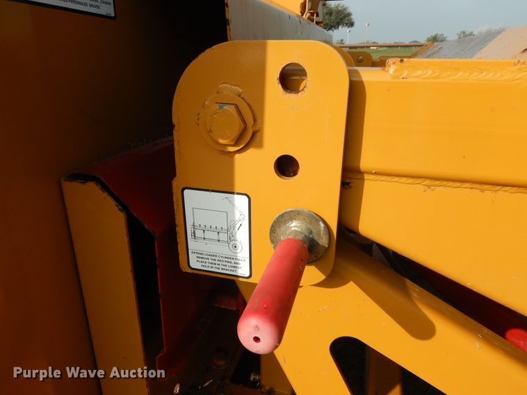 image for item DI8621 HayBuster 2650  bale processor