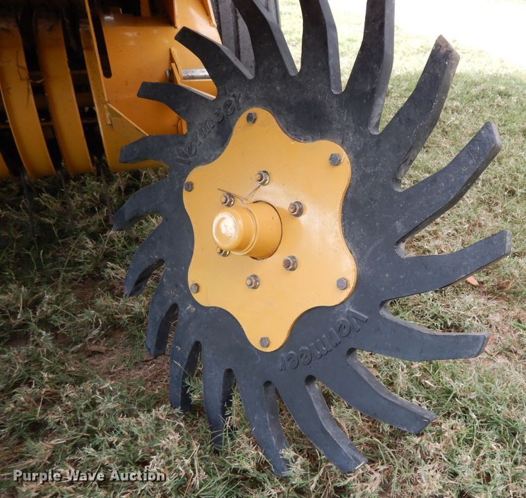 image for item DI8623 2012 Vermeer Rebel 5420  round baler