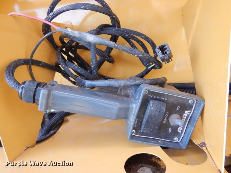 image for item DI8623 2012 Vermeer Rebel 5420  round baler