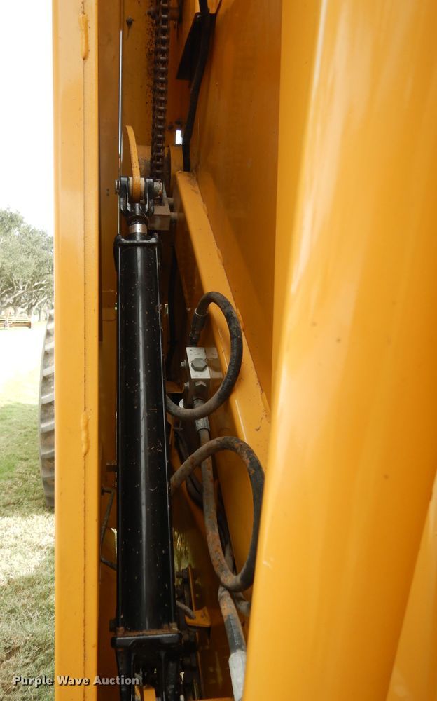 image for item DI8623 2012 Vermeer Rebel 5420  round baler