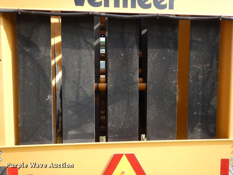 image for item DI8623 2012 Vermeer Rebel 5420  round baler