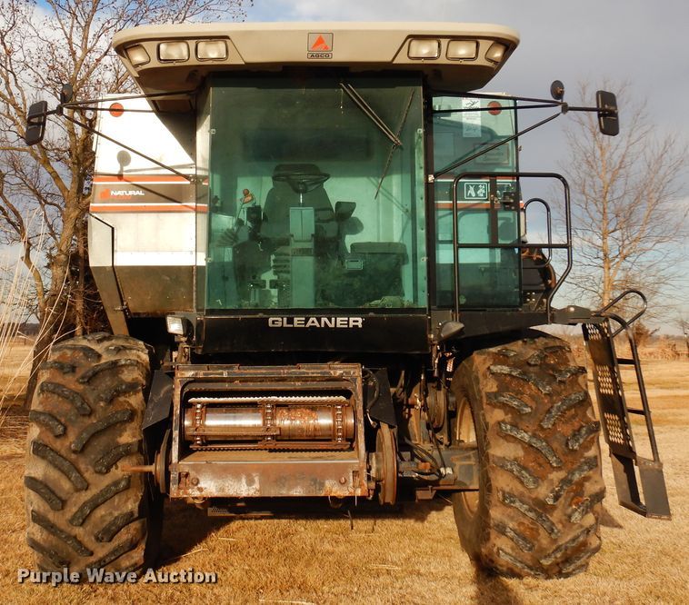 image for item DK4239 1996 Gleaner R62  combine