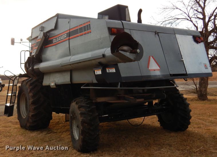 image for item DK4239 1996 Gleaner R62  combine