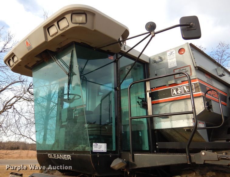 image for item DK4239 1996 Gleaner R62  combine