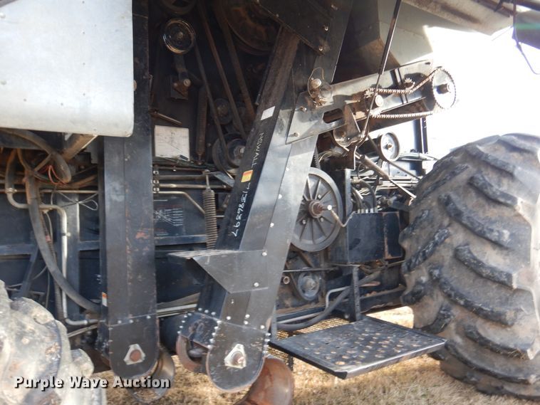 image for item DK4239 1996 Gleaner R62  combine