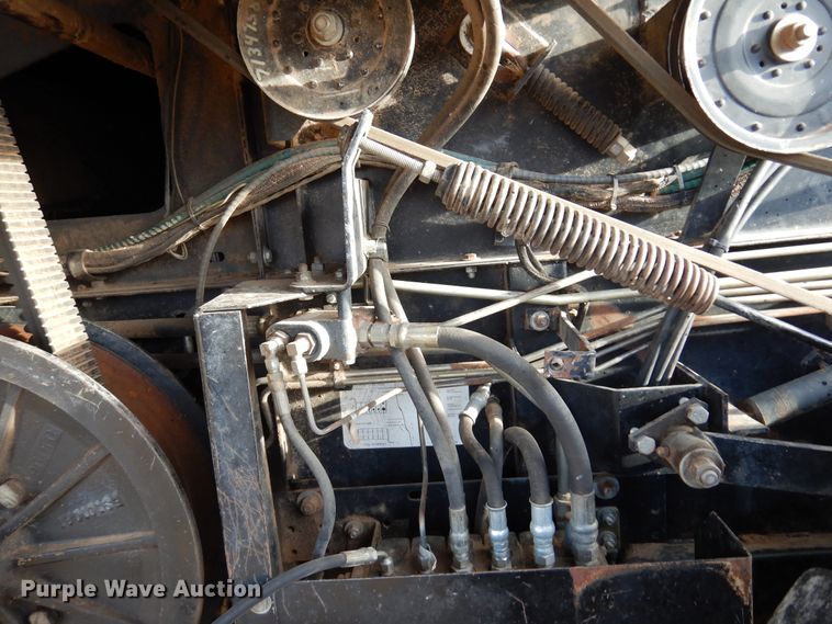 image for item DK4239 1996 Gleaner R62  combine