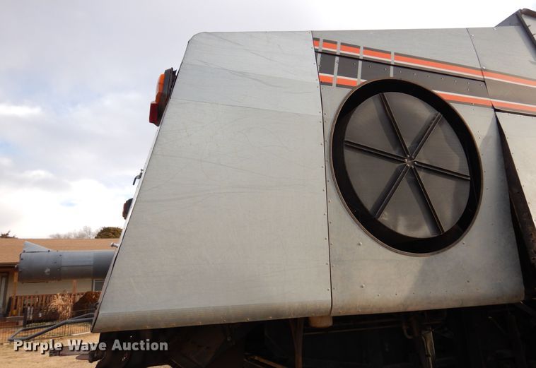 image for item DK4239 1996 Gleaner R62  combine