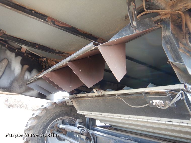 image for item DK4239 1996 Gleaner R62  combine