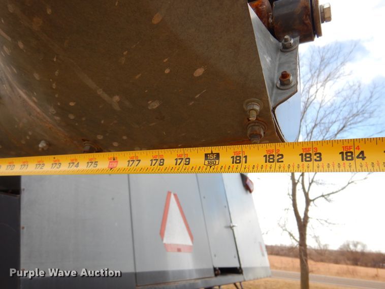 image for item DK4239 1996 Gleaner R62  combine