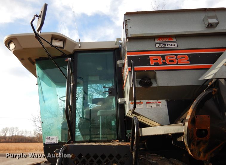 image for item DK4239 1996 Gleaner R62  combine