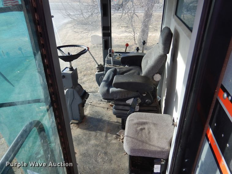 image for item DK4239 1996 Gleaner R62  combine