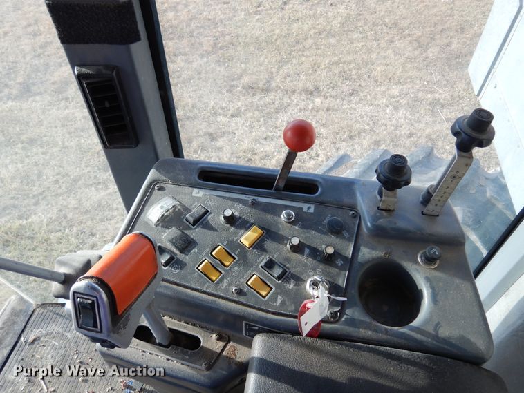 image for item DK4239 1996 Gleaner R62  combine