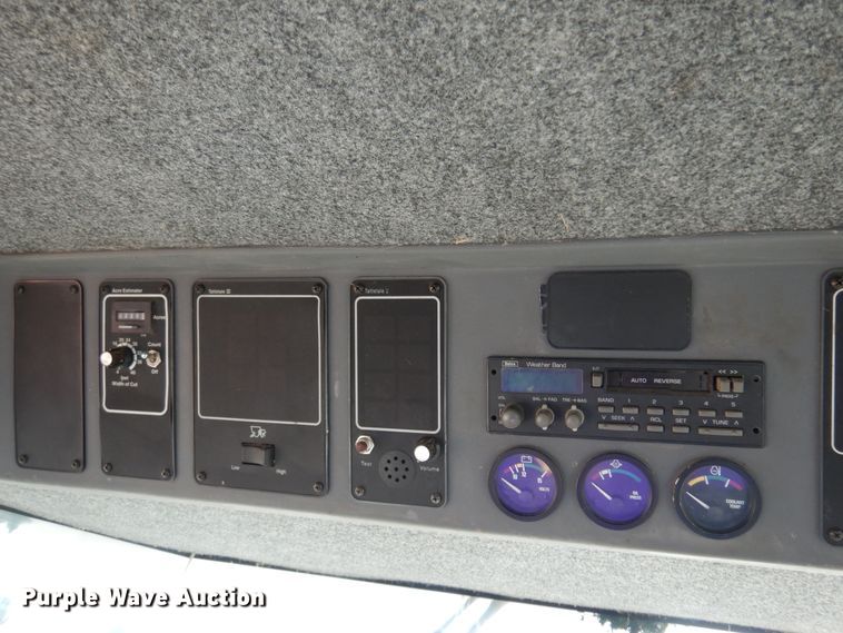 image for item DK4239 1996 Gleaner R62  combine