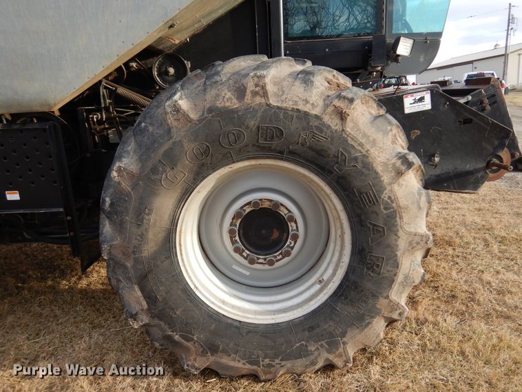 image for item DK4239 1996 Gleaner R62  combine