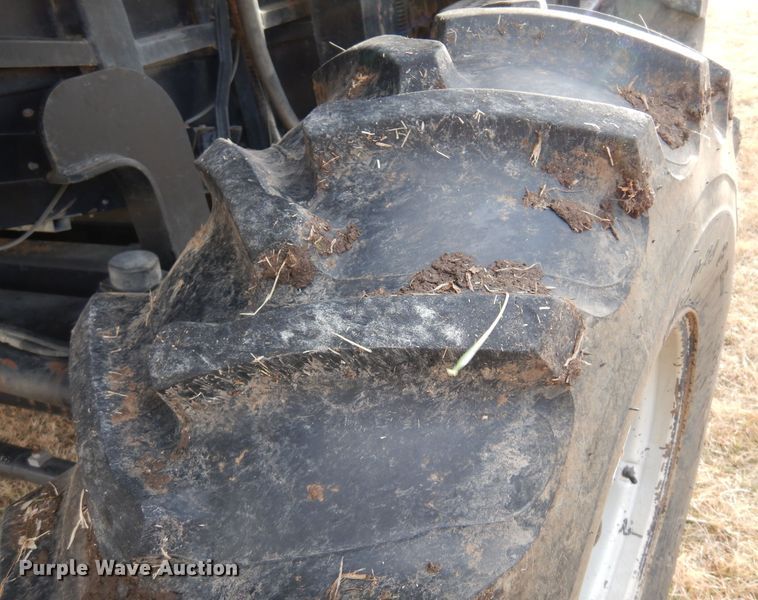 image for item DK4239 1996 Gleaner R62  combine