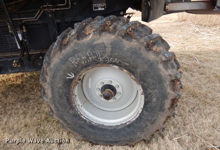 image for item DK4239 1996 Gleaner R62  combine