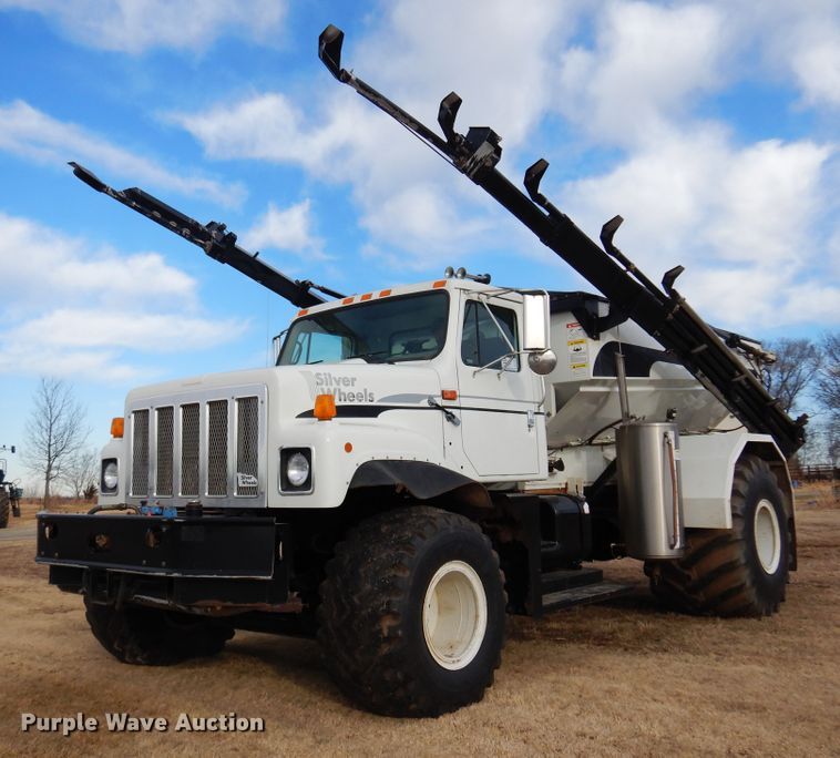 image for item DK4240 1998 International 2554  applicator truck