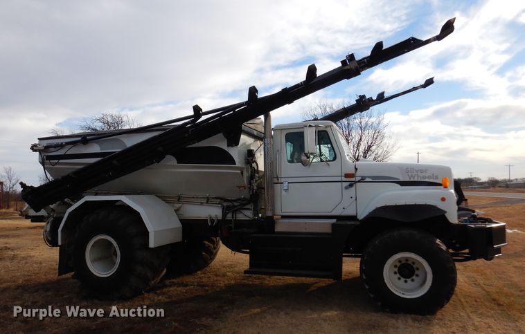 image for item DK4240 1998 International 2554  applicator truck