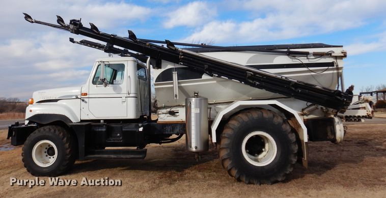 image for item DK4240 1998 International 2554  applicator truck