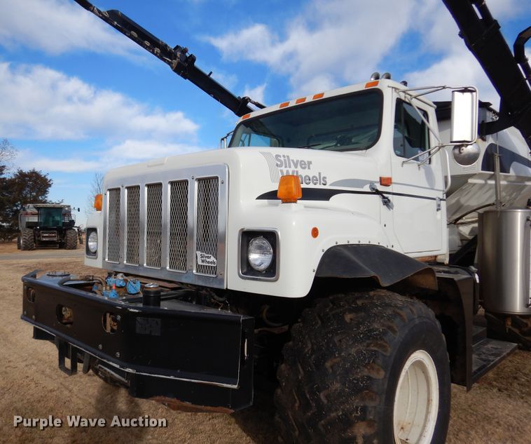 image for item DK4240 1998 International 2554  applicator truck