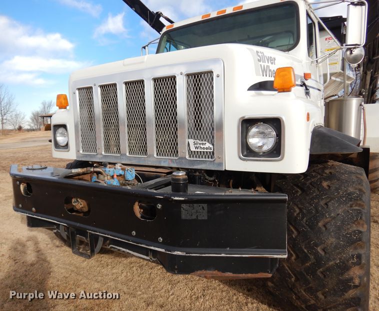 image for item DK4240 1998 International 2554  applicator truck