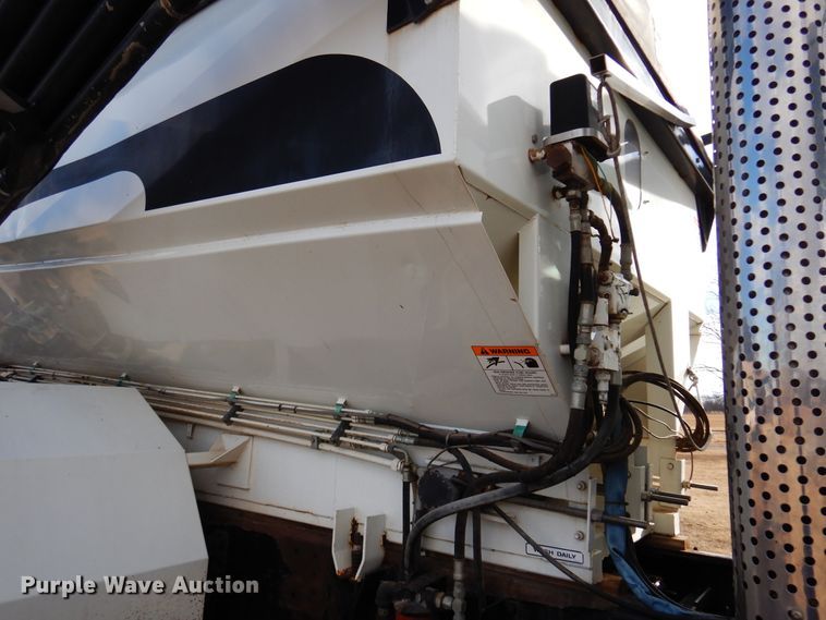 image for item DK4240 1998 International 2554  applicator truck