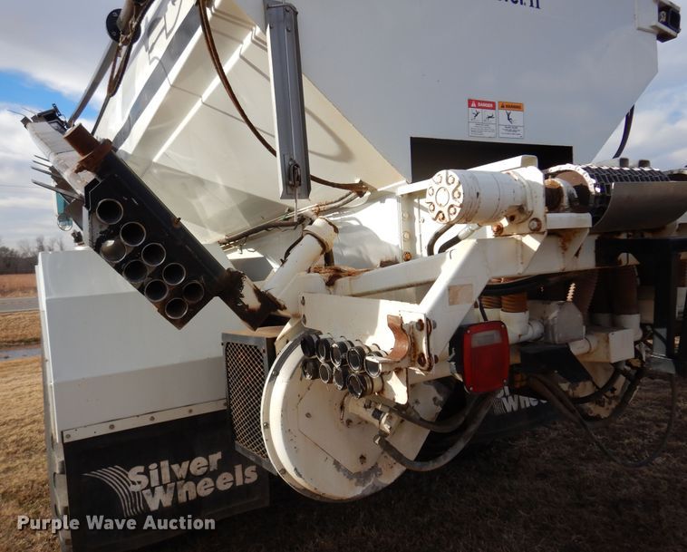 image for item DK4240 1998 International 2554  applicator truck