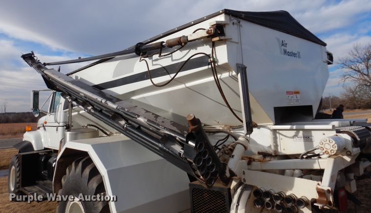 image for item DK4240 1998 International 2554  applicator truck