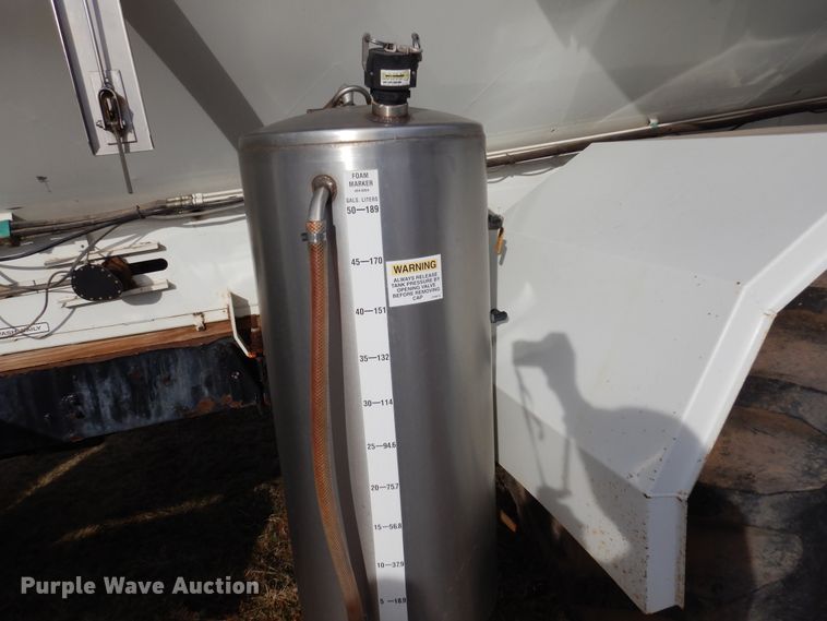 image for item DK4240 1998 International 2554  applicator truck