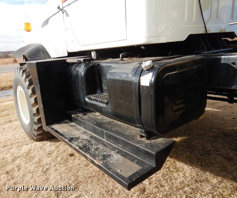 image for item DK4240 1998 International 2554  applicator truck