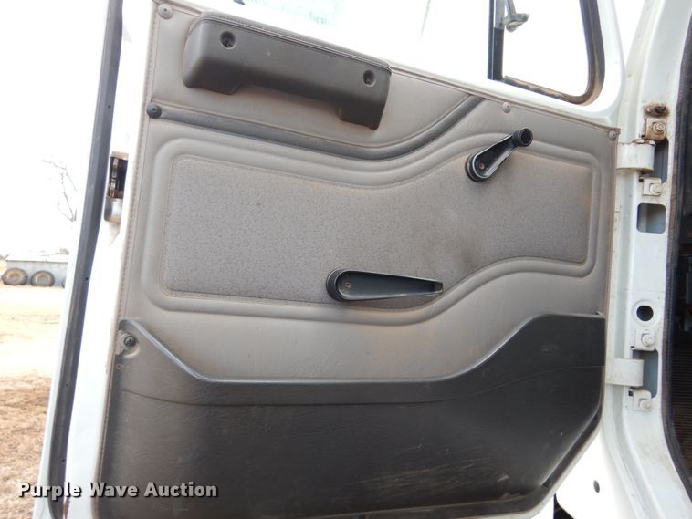 image for item DK4240 1998 International 2554  applicator truck