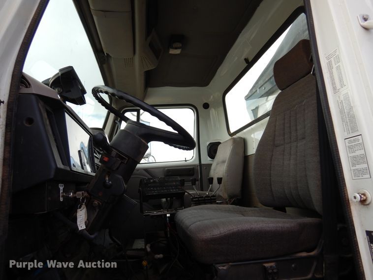 image for item DK4240 1998 International 2554  applicator truck