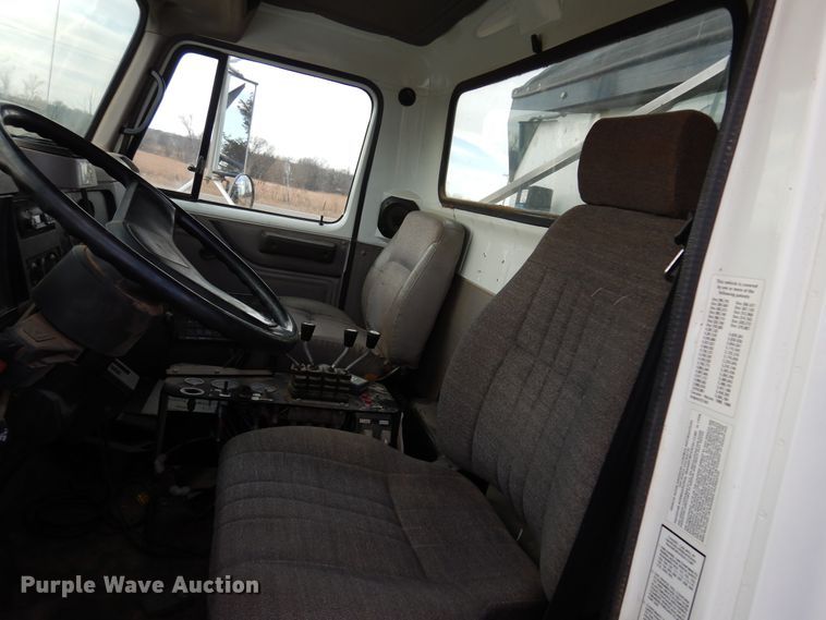 image for item DK4240 1998 International 2554  applicator truck