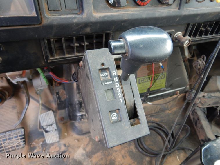 image for item DK4240 1998 International 2554  applicator truck