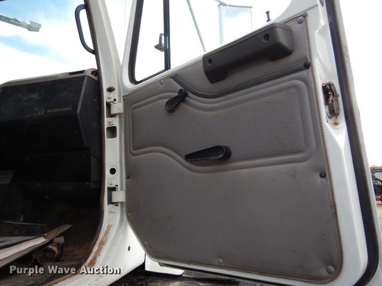 image for item DK4240 1998 International 2554  applicator truck