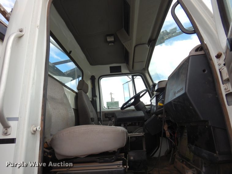 image for item DK4240 1998 International 2554  applicator truck