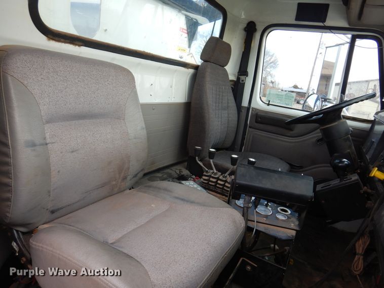 image for item DK4240 1998 International 2554  applicator truck