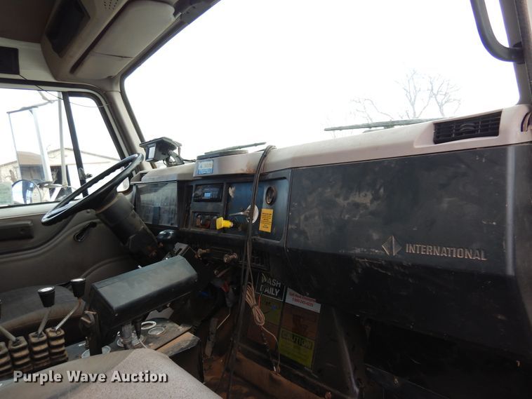 image for item DK4240 1998 International 2554  applicator truck